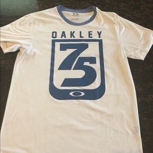 Oakley T-shirt